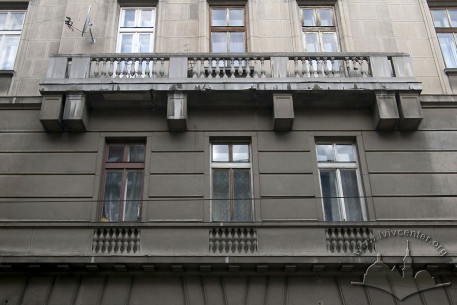 Vul. Doroshenka, 22. A part of the main facade