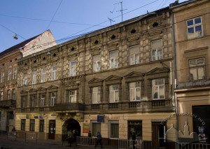 Вул. Дорошенка, 31 – житловий будинок
