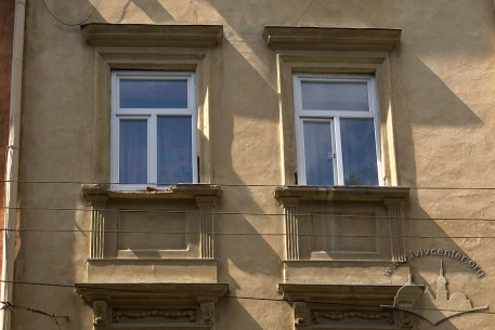 Vul. Fedorova, 8. Some 3rd floor windows