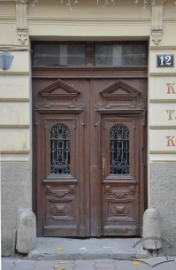 Вул. Федорова, 12. Головний вхід