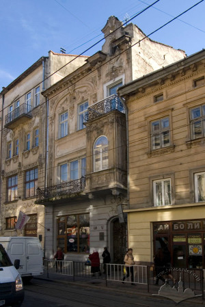 Вул. Дорошенка, 11 – житловий будинок