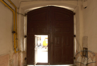 Вул. Личаківська, 3. Вхідна брама, вигляд з тилу