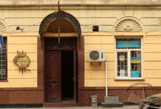 Вул. Личаківська, 3. Бічний портал – вхід до крамниці