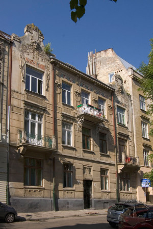 Vul. Akademika Bohomoltsia, 4 – residential building