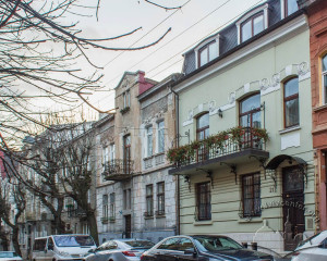 Вул. Вишенського, 21 – житловий будинок