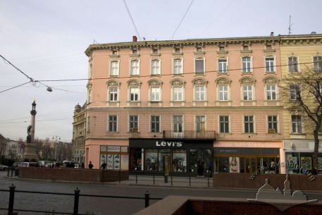 Vul. Valova, 2. The rear facade facing Halytska sq.