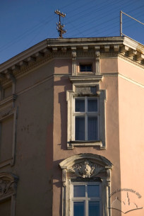 Vul. Valova, 2. Fragment of a corner part of the building