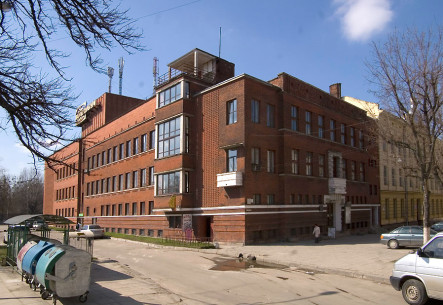 Вул. Кушевича, 1. Колишній Дім працівників громади. Загальний вигляд з південно-східного боку
