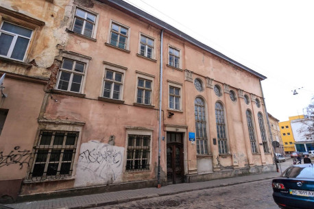 Vul. Vuhilna, 1-3. Former Jakub Glanzer's synagogue. Main facade