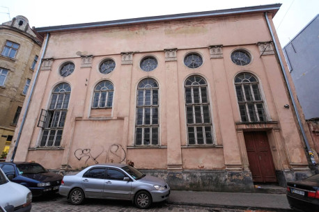 Vul. Vuhilna, 1-3. Former Jakub Glanzer's synagogue. Northern facade