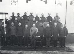 Юзеф Томіцький з колективом Міських закладів електричних