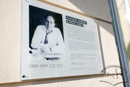 A commemorative plaque unveiled in 2017, 21 Zamarstynivska Street.