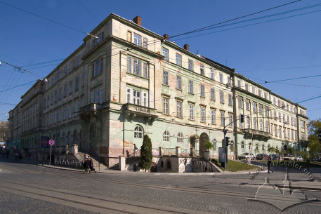 Former Skarbek Theater at 1 Lesi Ukrainky St. An example of Neo-Classicism