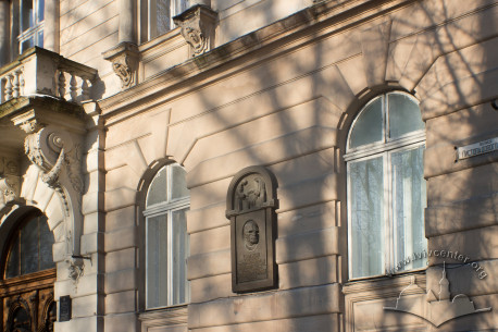 Пам’ятна дошка Володимиру Кубійовичу на вул. Листопадового Чину, 10 (2019).