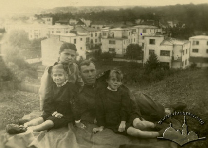 The Rydchenko family, Oleksandr and Olha (1916–1992), with their daughters Liudmyla (left) and Alina (right) on vul. Aralska. The family moved to Lviv from the Rostov region in 1944 and rented an apartment from some Poles in 1946.