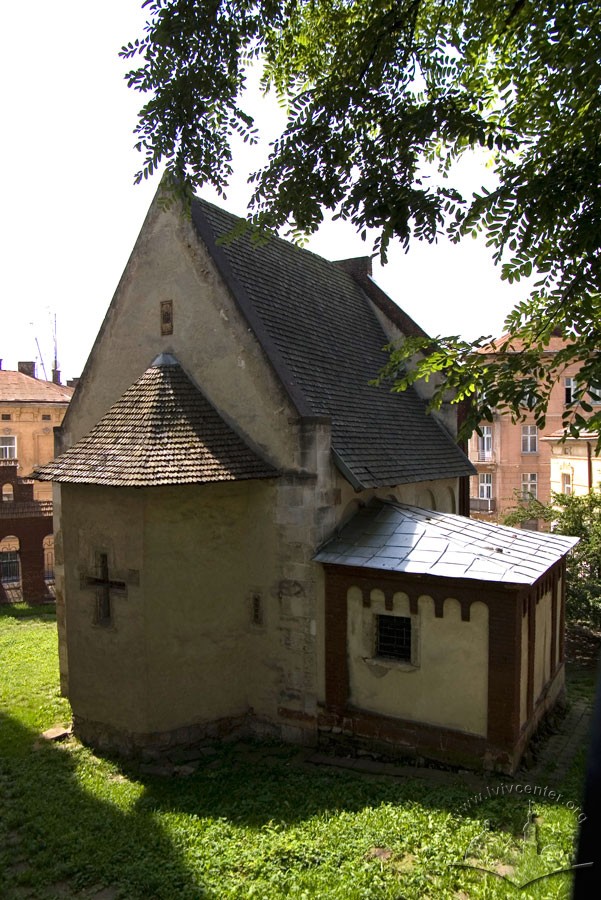 Pl. Staryi Rynok, 1. A view from the northeast of the apse and sacristy, added in 1880-s/Photo courtesy of Ihor Zhuk, 2014