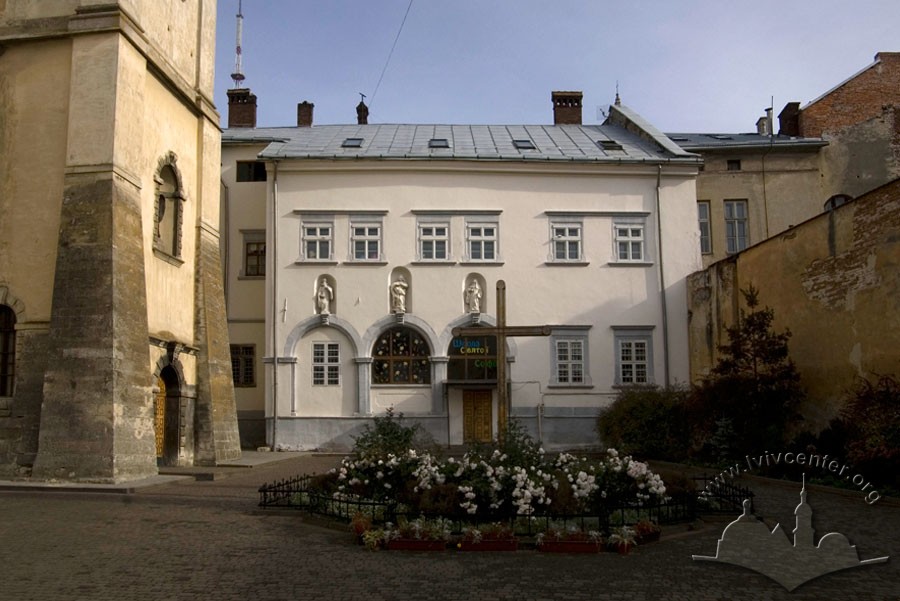 Vul. Vicheva, 2. View the former convent building/Photo courtesy of Ihor Zhuk, 2013