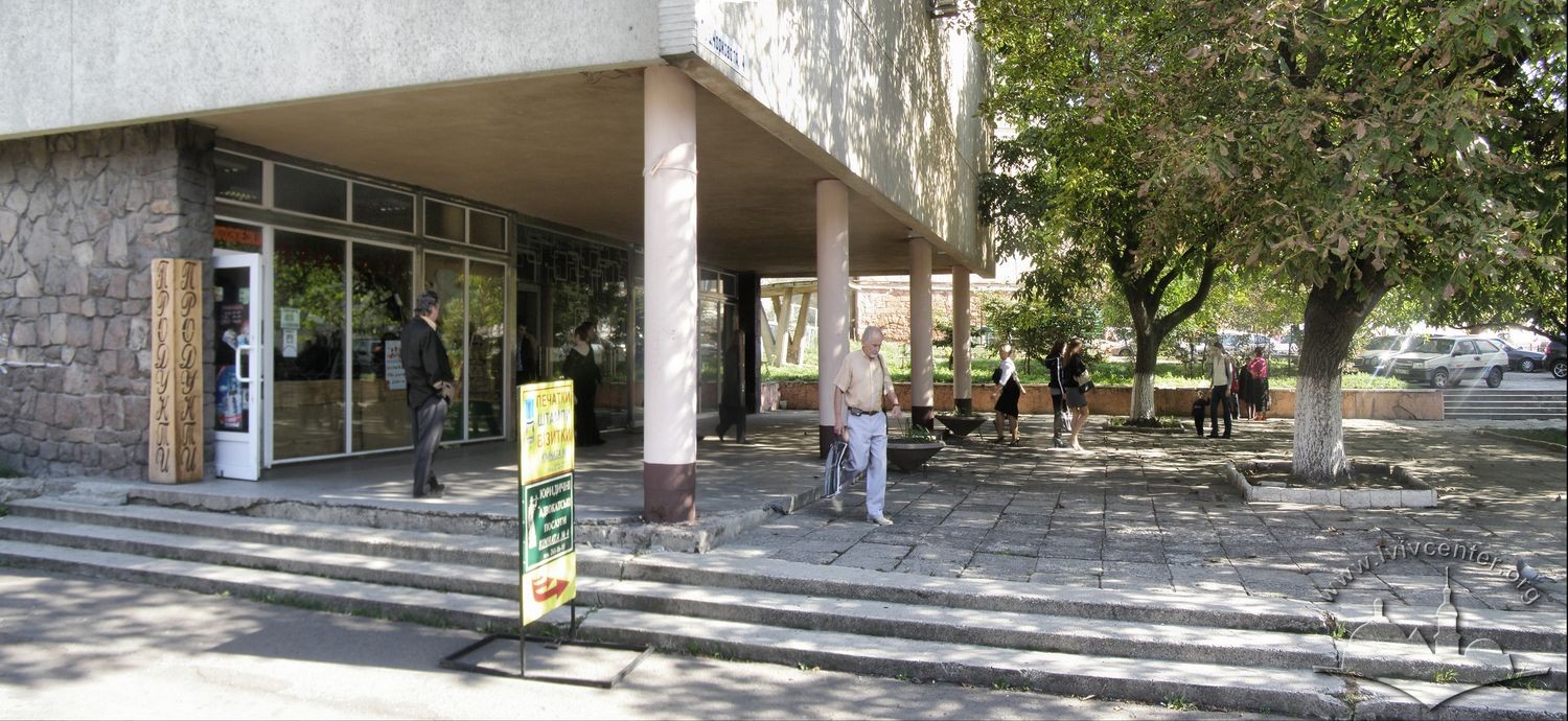Prosp. Chornovola, 4. The view of main entrance./Photo courtesy of Andriy Shulyar, 2012