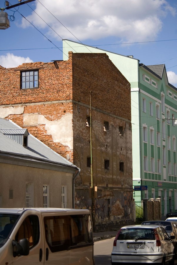 Vul. Lemkivska, 7. The mill buildings./Photo courtesy of Ihor Zhuk, 2013