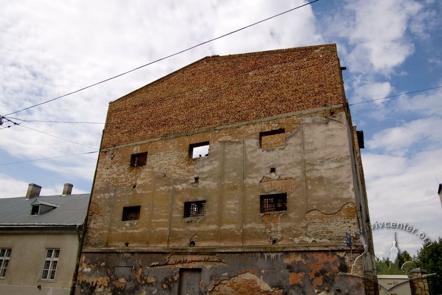Vul. Lemkivska, 7. The mill buildings./Photo courtesy of Ihor Zhuk, 2013