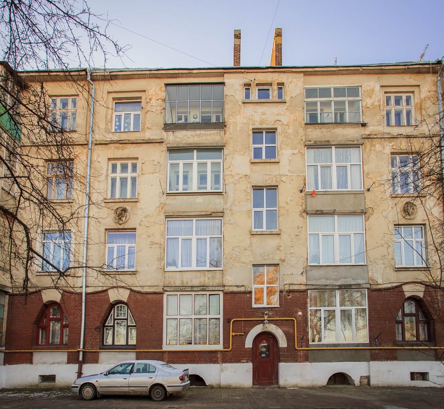 Vul. Promyslova, 31. Building constructed for tram depot workers. Part of the principal facade/Photo courtesy of Nazarii Parkhomyk, 2015