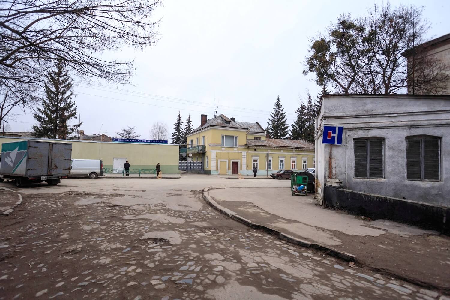 Vul. Zhovkivska, 11. The Radio-Repair Plant of Lviv. Ferdynand Pietsch's machine production was located here previously. A view from vul. Shkilna/Photo courtesy of Nazarii Parkhomyk, 2015