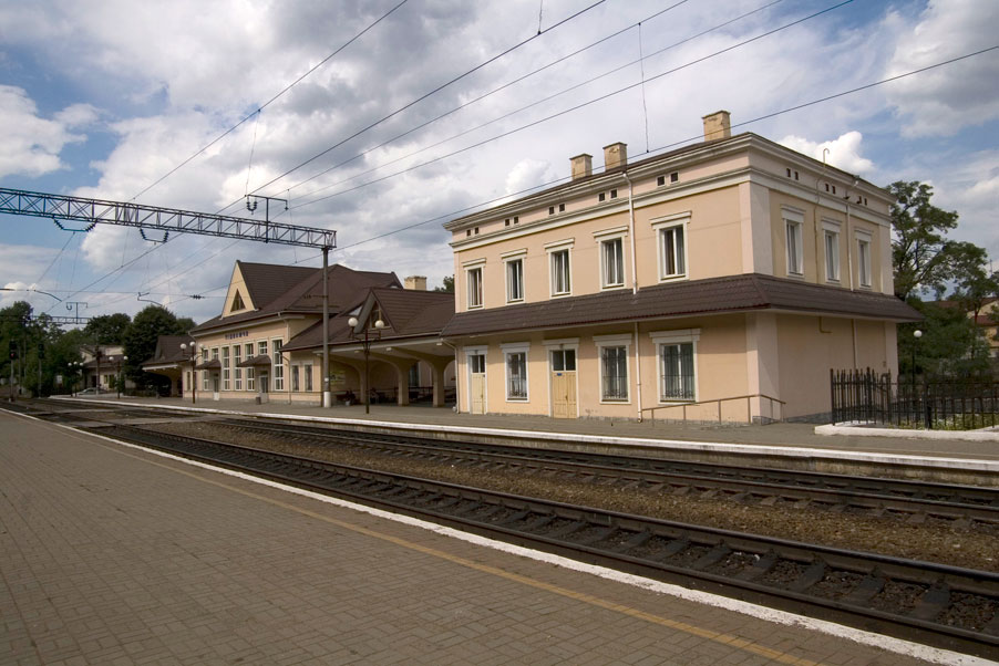 Vul. Ohirkova, 2. The Pidzamche railway station/Photo courtesy of Ihor Zhuk, 2013